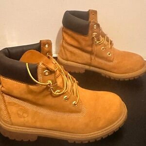 Timberland Wheat Suede Lace-Up Boots with Black Padded Collar